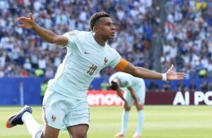 França vence Marrocos e garante vaga na semifinal da Copa do Mundo