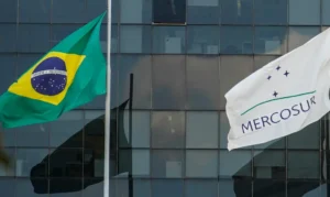 Brasil oficializa acordo do Mercosul para zerar tarifas no e-commerce regional e integrar mercados