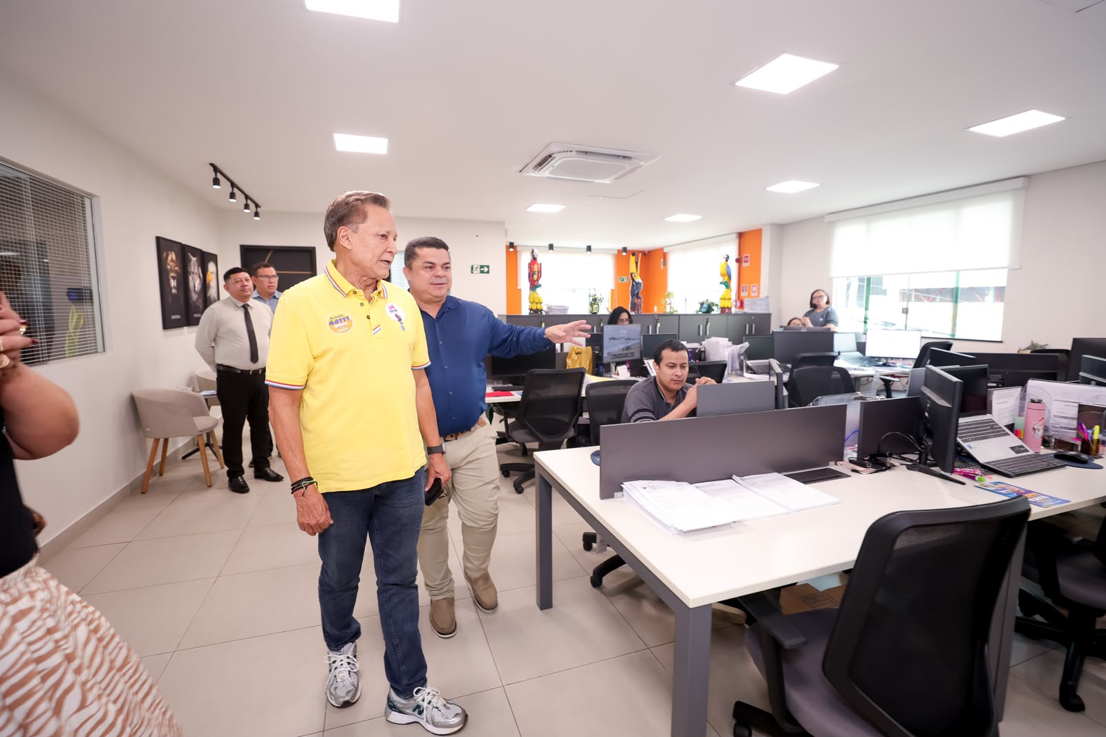 Adjuto Afonso durante visita à Braxcom Serviços Aduaneiros, em Manaus.