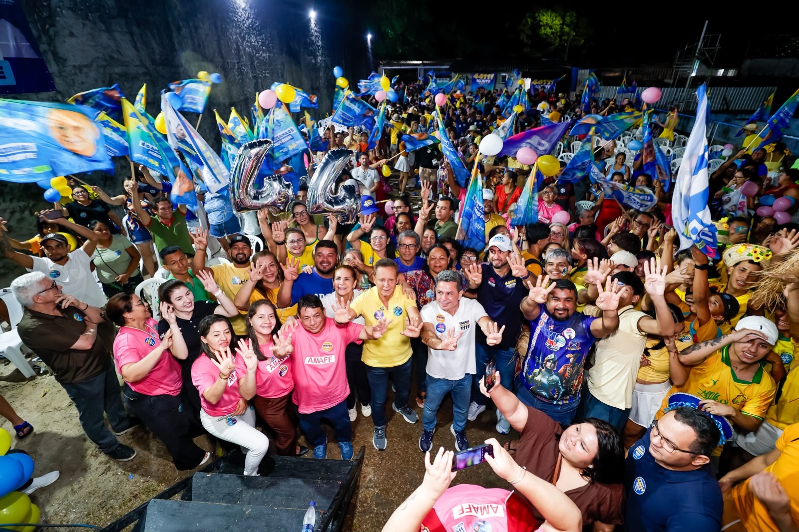 Adjuto Afonso fala a apoiadores durante reunião de campanha no bairro Redenção, em Manaus
