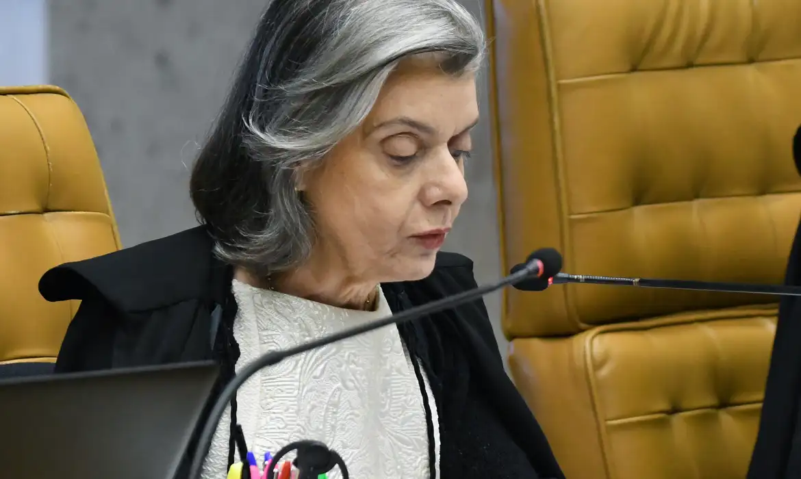 Julgamento de Moraes e Mendonça no STF terminou suspenso com placar parcial de 4 a 3.