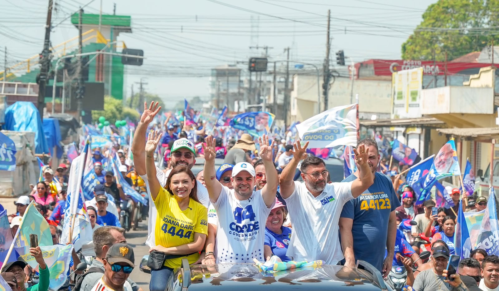 Roberto Cidade no interior do Amazonas durante agenda de campanha em municípios do estado.