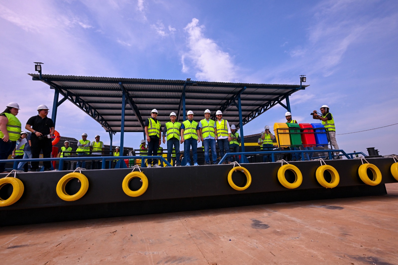 Terminais flutuantes para o interior do Amazonas em construção no Estaleiro Juruá, em Iranduba.