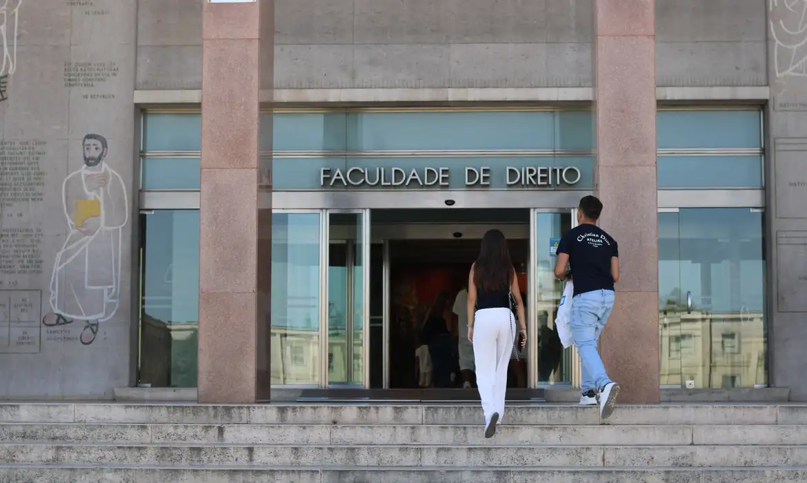 Prédio da Universidade de Lisboa, em Portugal, onde brasileiros votarão nas eleições de 2026.