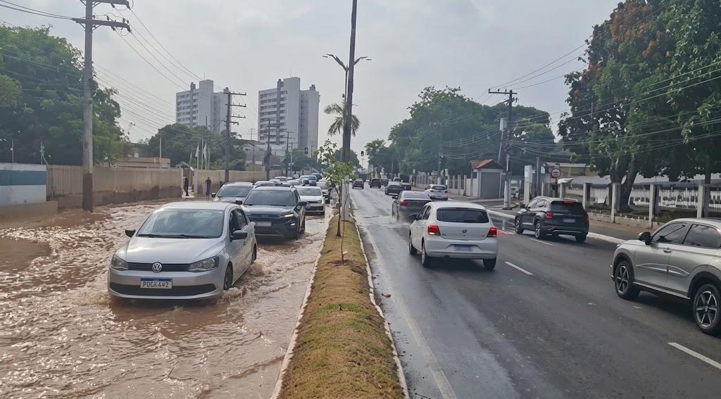 Falha de energia nas tubulações de Manaus é investigada como possível causa de rompimentos na zona Oeste.