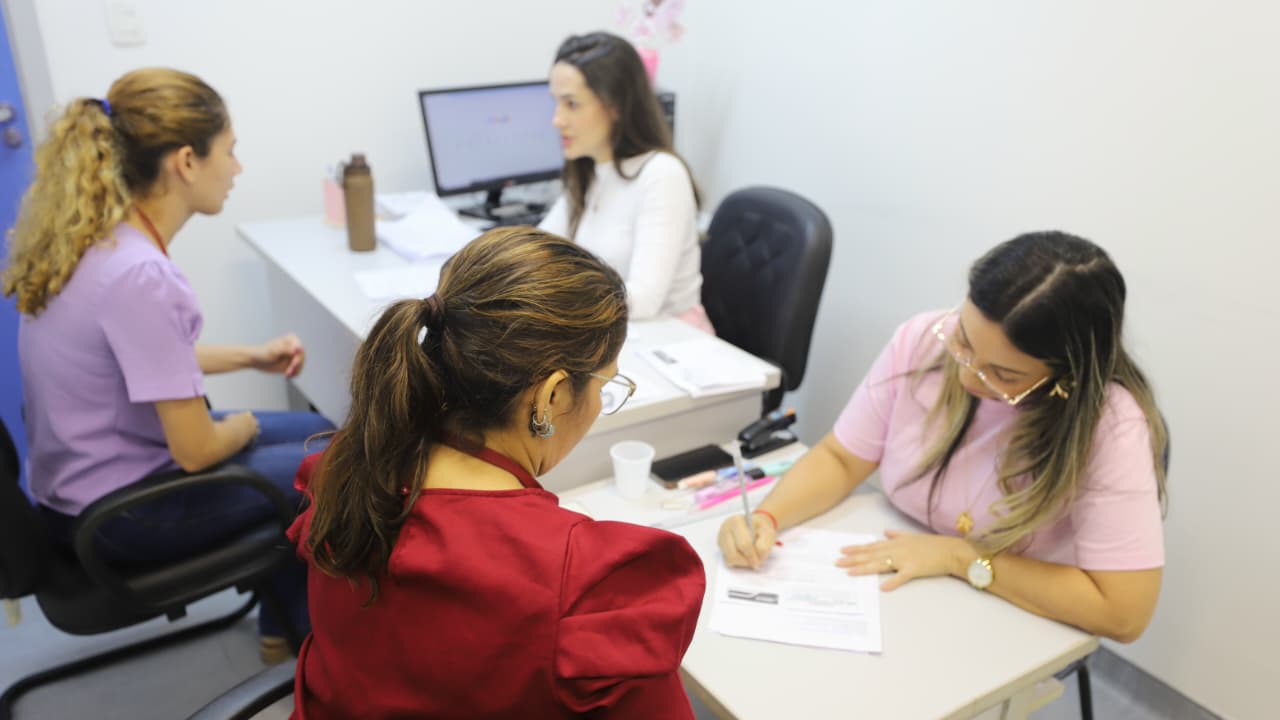 Outubro Rosa Aleam oferece exames preventivos a servidoras.