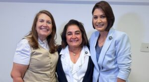 Michelle Bolsonaro e Bia Kicis apoiam Maria do Carmo no AM